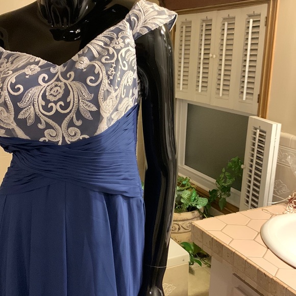 JJ’s HOUSE WEDDING & SPECIAL OCCASIONS GOWN - Picture 4 of 11